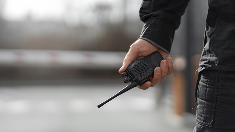 INTER02 agent en intervention, avec talkie walkie